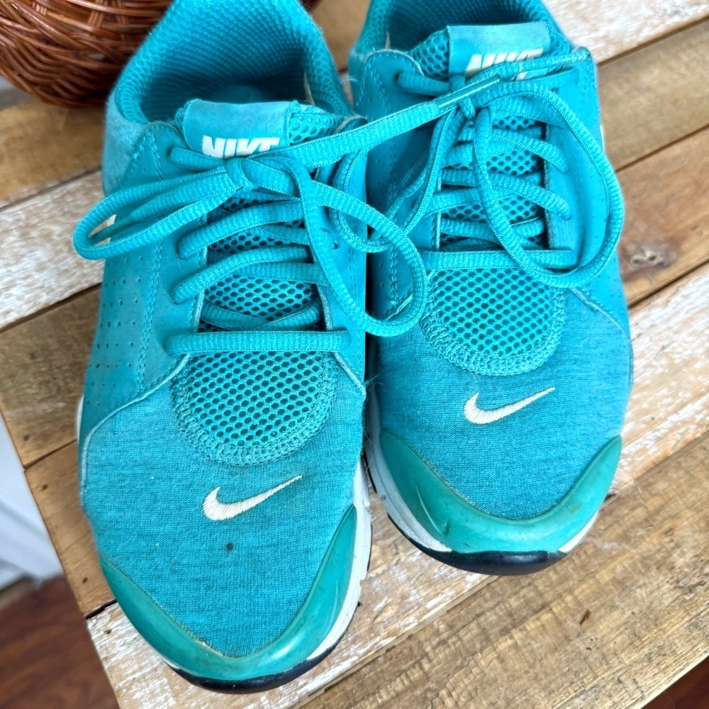 Nike Turquoise Running Shoes with White Swoosh Size 6 Women’s - Picture 6 of 16